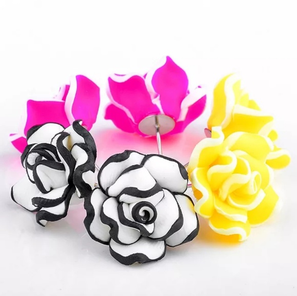 Matte Charcoal & White Big Flower Studs Earrings - Picture 4 of 5